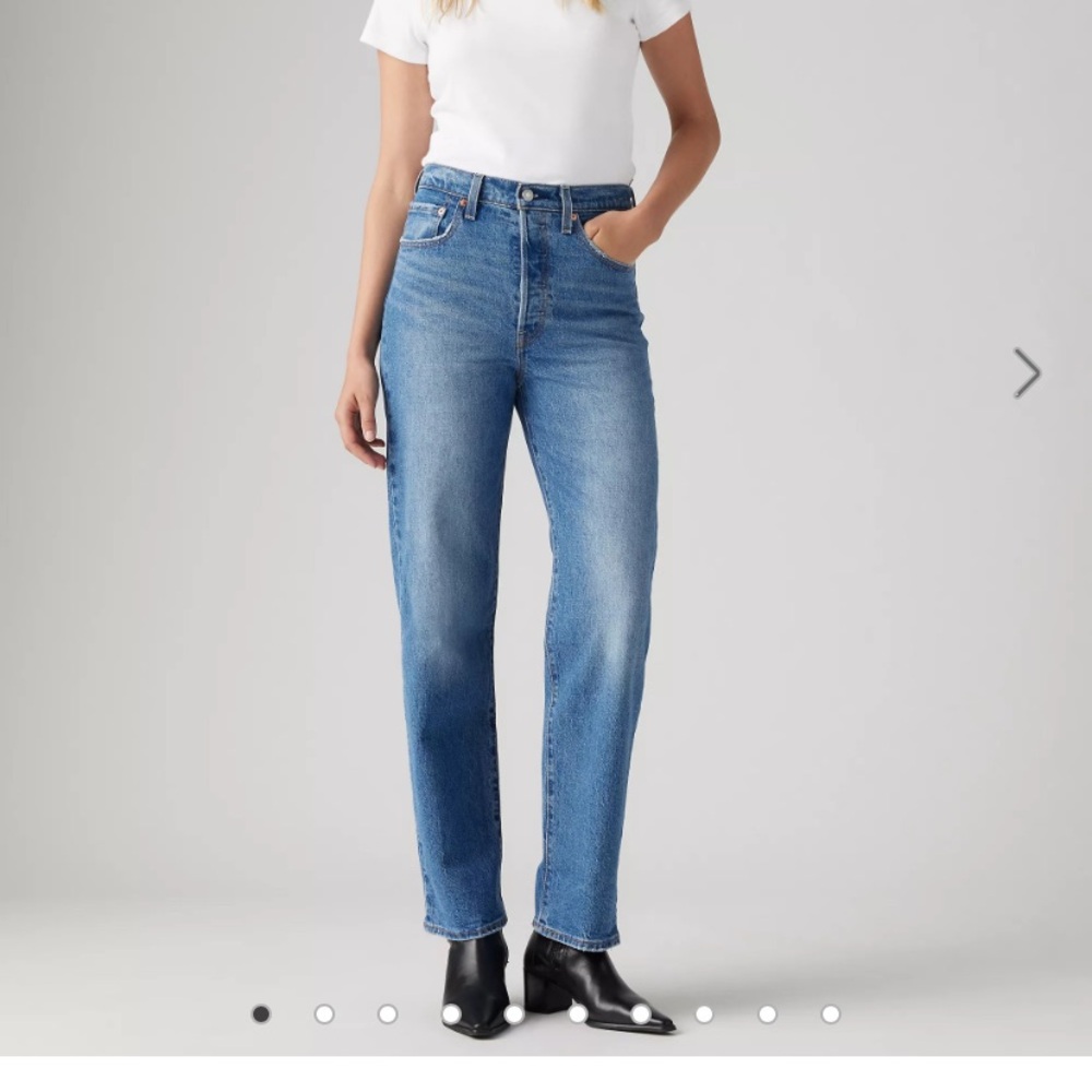 Levi’s Ribcage Straight Ankle Jeans with Button Fly